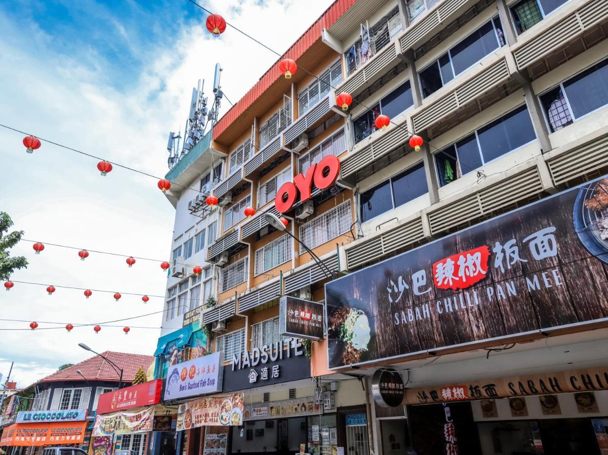 Oyo 43993 Madsuite Kota Kinabalu Exterior foto